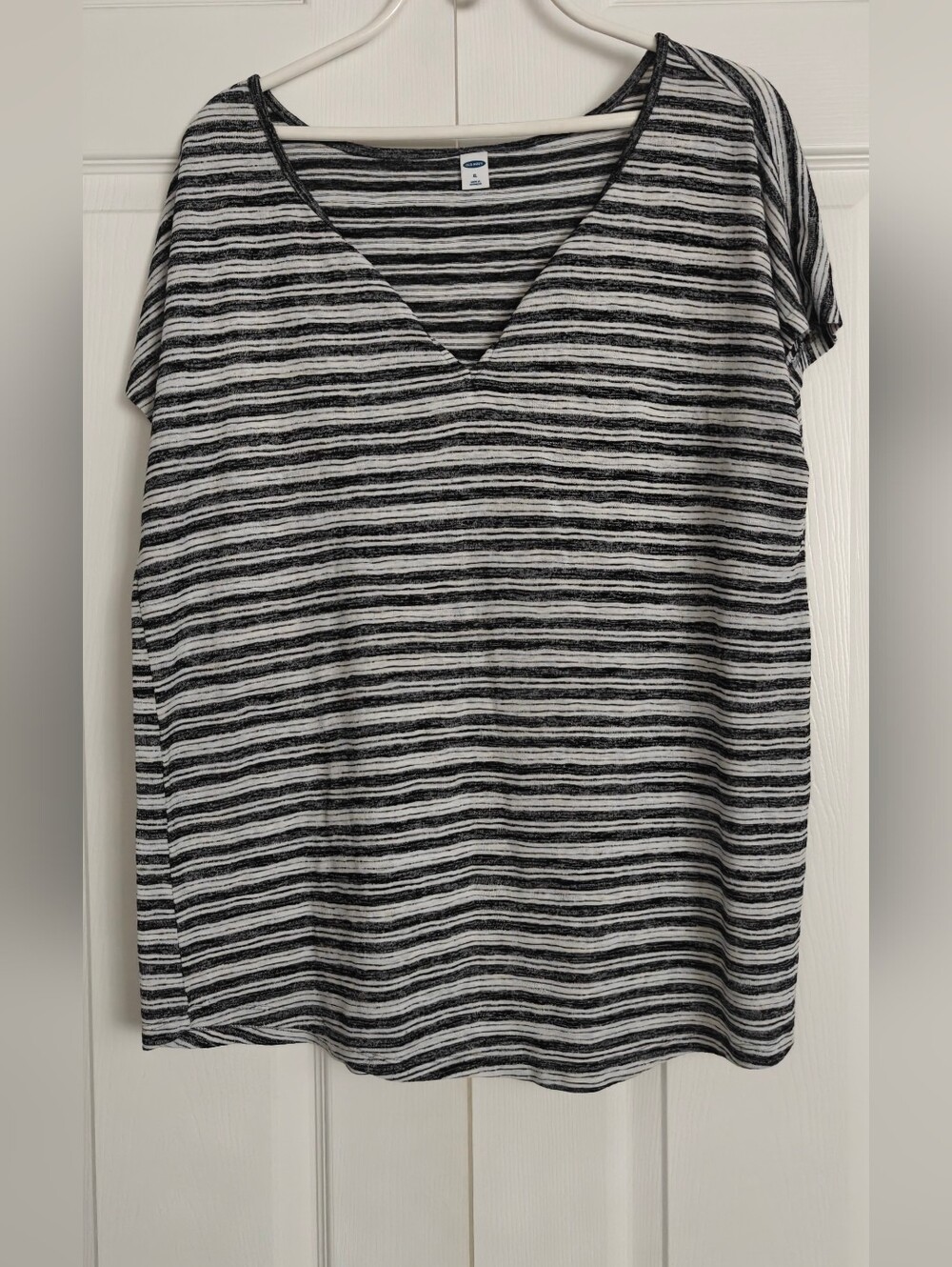 Old Navy Striped V-Neck Women's Top - Black & White, Size XL